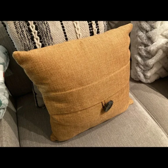 Set of 3 Pillows from Pier 1 in “New” condition - Picture 4 of 4